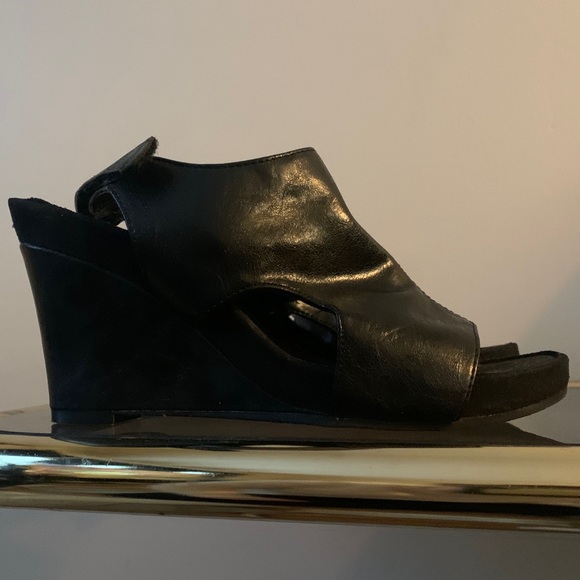 Women’s Wedges - Picture 2 of 5